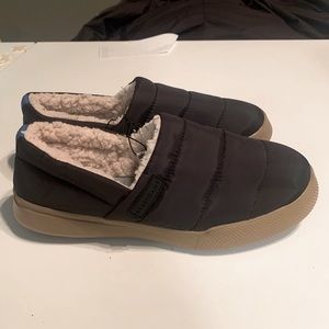 Dluxe by Dearborn Women’s Slippers, Size 9-10